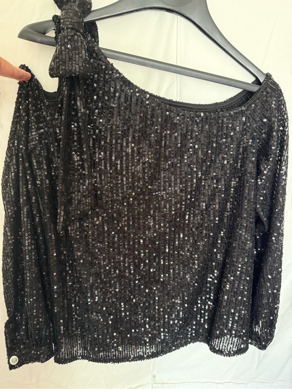 CeCe Black One-Shoulder Sequin Blouse